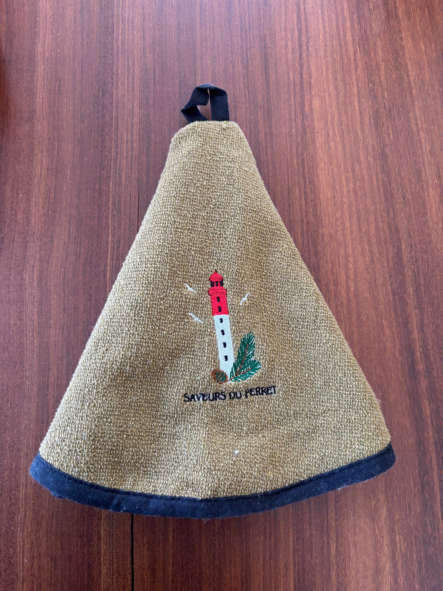 ESSUIE-MAINS brodé triangulaire SAVEURS DU FERRET