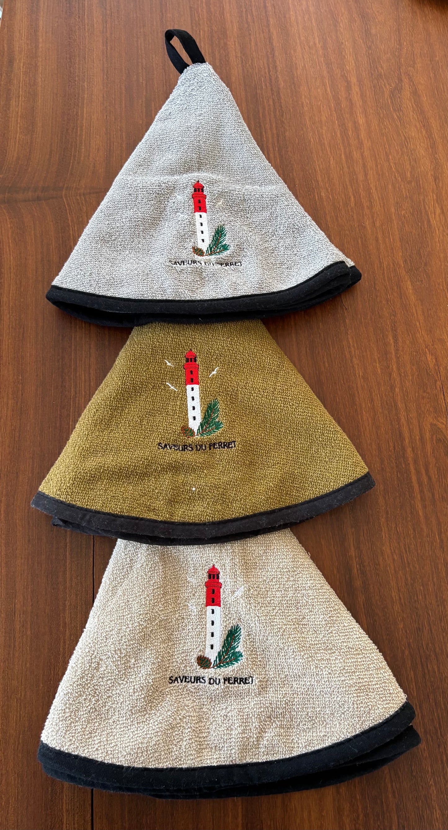 ESSUIE-MAINS brodé triangulaire SAVEURS DU FERRET